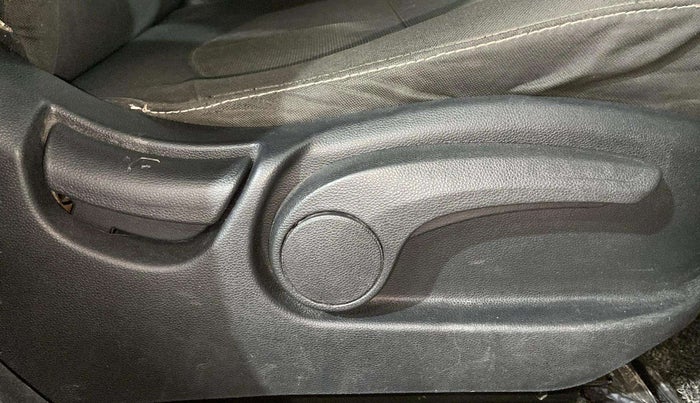 2016 Hyundai Creta SX PLUS AT 1.6 PETROL, Petrol, Automatic, 1,15,928 km, Driver Side Adjustment Panel