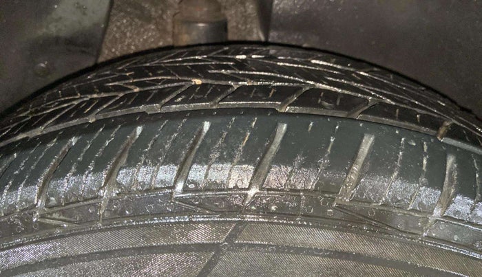 2016 Hyundai Creta SX PLUS AT 1.6 PETROL, Petrol, Automatic, 1,15,928 km, Right Rear Tyre Tread