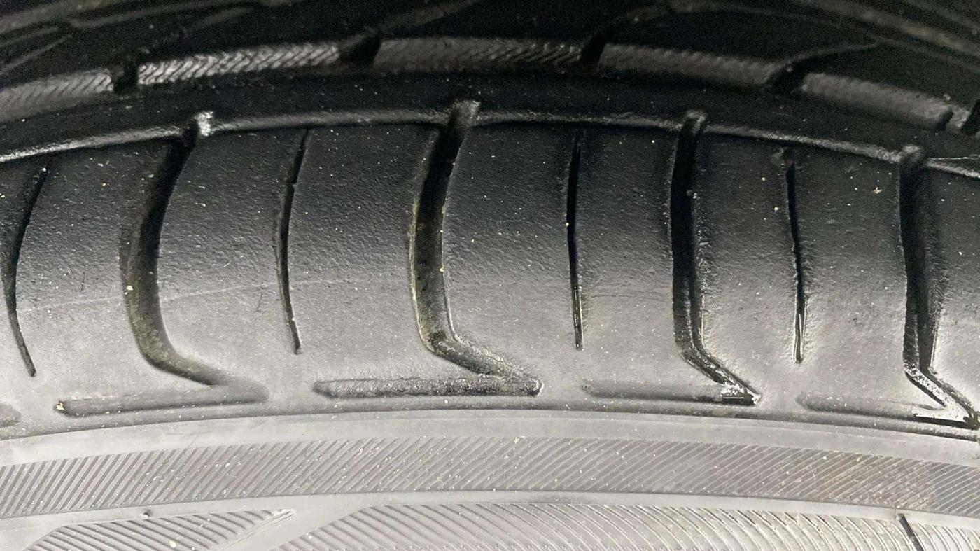 2020 Tata Tiago XZA PLUS PETROL, Petrol, Automatic, 57,090 km, Right Front Tyre Tread