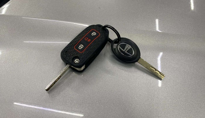 2021 Tata NEXON XMA PLUS SUNROOF PETROL, Petrol, Automatic, 14,560 km, Key Close Up