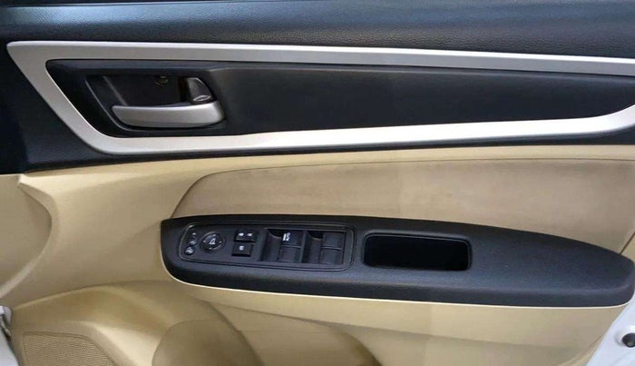2023 Honda Amaze 1.2L I-VTEC VX, Petrol, Manual, 35,945 km, Driver Side Door Panels Control