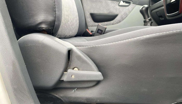 2017 Maruti Alto 800 LXI, Petrol, Manual, 39,364 km, Driver Side Adjustment Panel