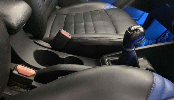 2015 Hyundai i20 Active 1.2 S, CNG, Manual, 91,513 km, Gear Lever
