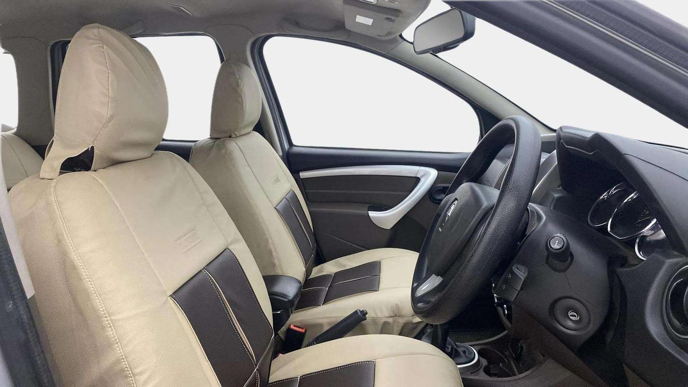 2019 Renault Duster RXS CVT, CNG, Automatic, 49,990 km, Right Side Front Door Cabin