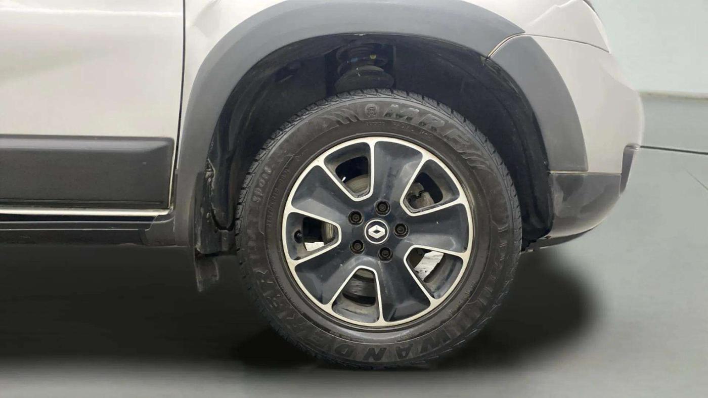 2019 Renault Duster RXS CVT, CNG, Automatic, 49,990 km, Right Front Wheel
