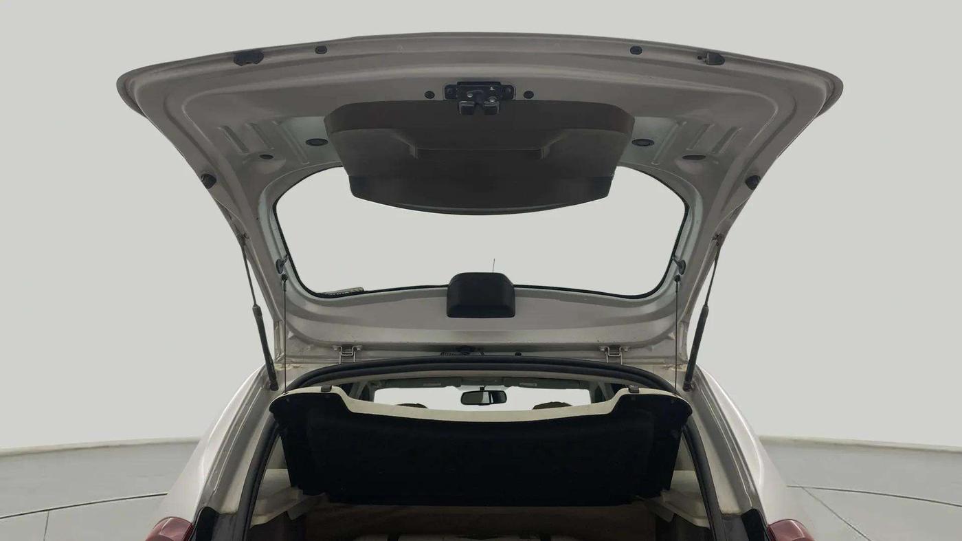 2019 Renault Duster RXS CVT, CNG, Automatic, 49,990 km, Boot Door Open