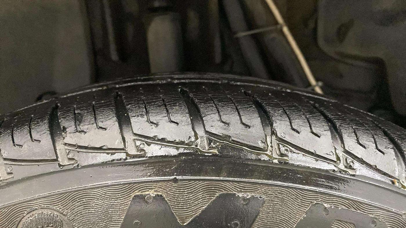 2019 Renault Duster RXS CVT, CNG, Automatic, 49,990 km, Right Rear Tyre Tread