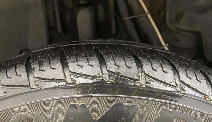 2019 Renault Duster RXS CVT, CNG, Automatic, 49,990 km, Right Rear Tyre Tread