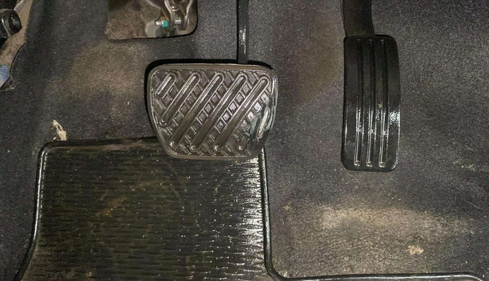 2019 Renault Duster RXS CVT, CNG, Automatic, 49,990 km, Pedals