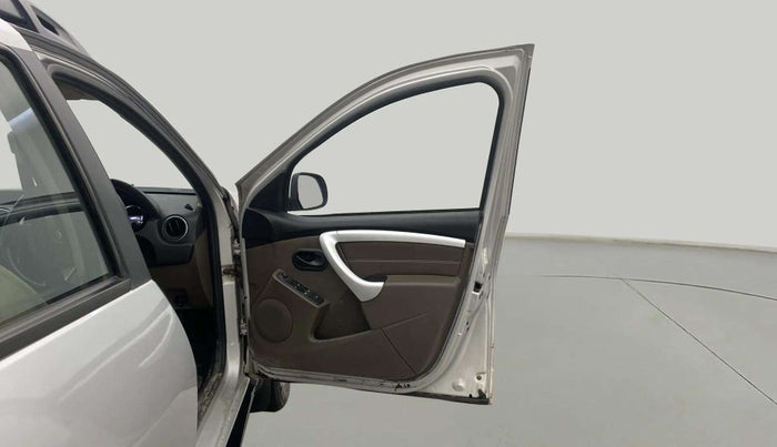 2019 Renault Duster RXS CVT, CNG, Automatic, 49,990 km, RHS Front Door