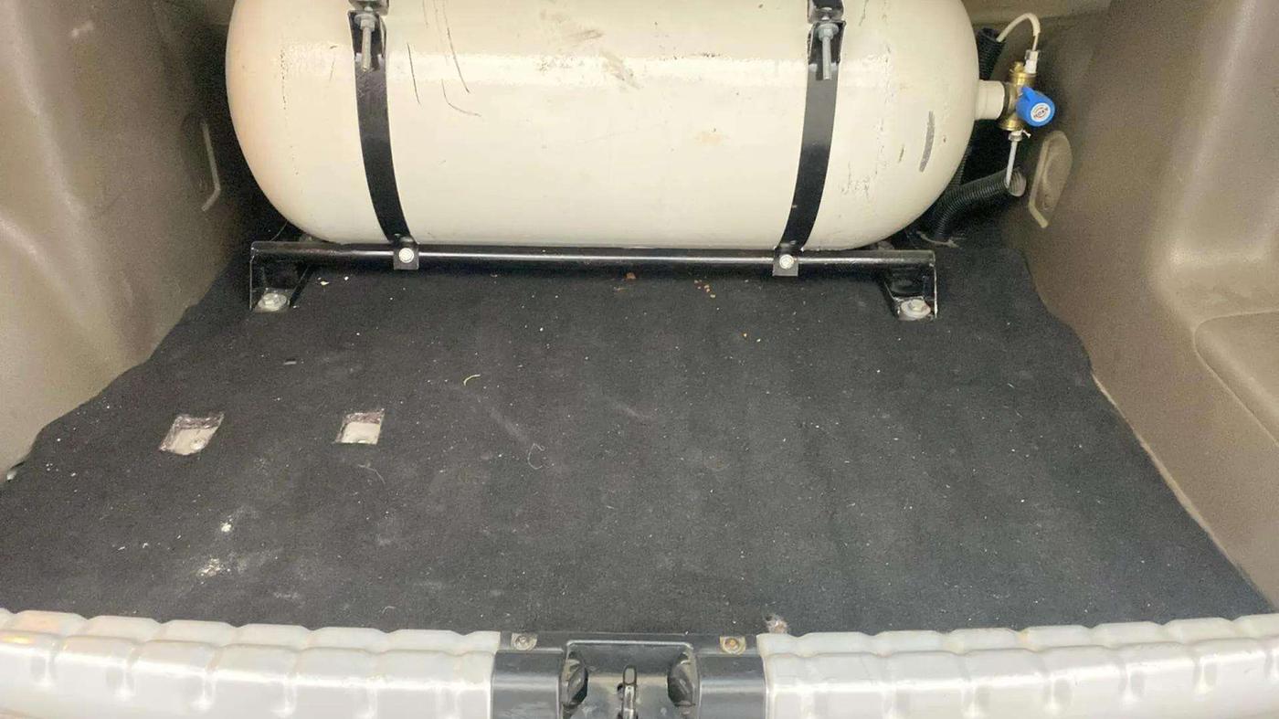 2019 Renault Duster RXS CVT, CNG, Automatic, 49,990 km, Boot Inside