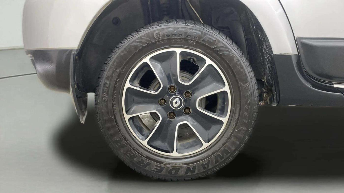 2019 Renault Duster RXS CVT, CNG, Automatic, 49,990 km, Right Rear Wheel