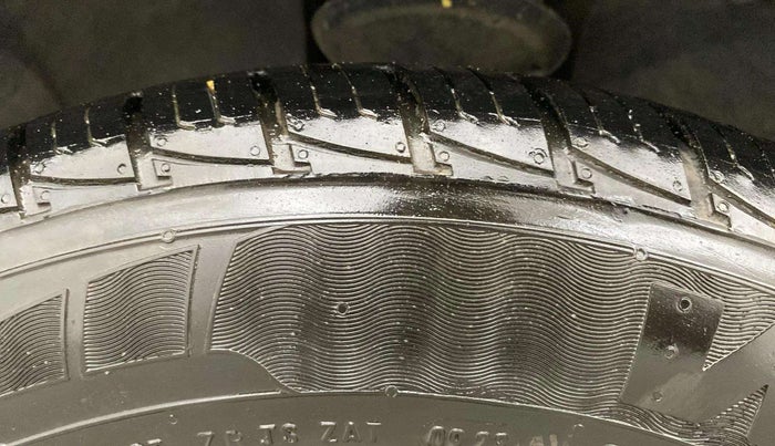 2019 Renault Duster RXS CVT, CNG, Automatic, 49,990 km, Left Front Tyre Tread