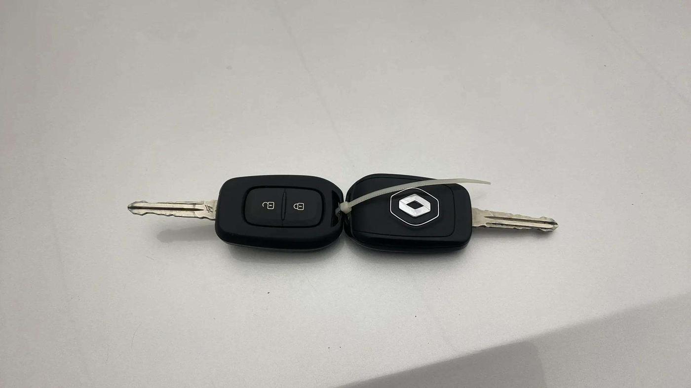 2019 Renault Duster RXS CVT, CNG, Automatic, 49,990 km, Key Close Up