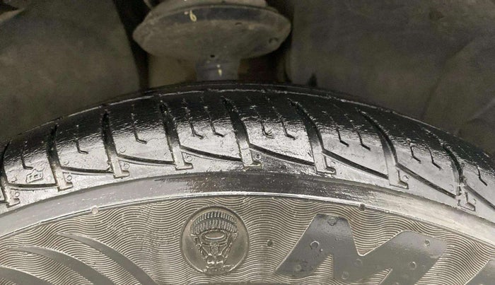 2019 Renault Duster RXS CVT, CNG, Automatic, 49,990 km, Right Front Tyre Tread