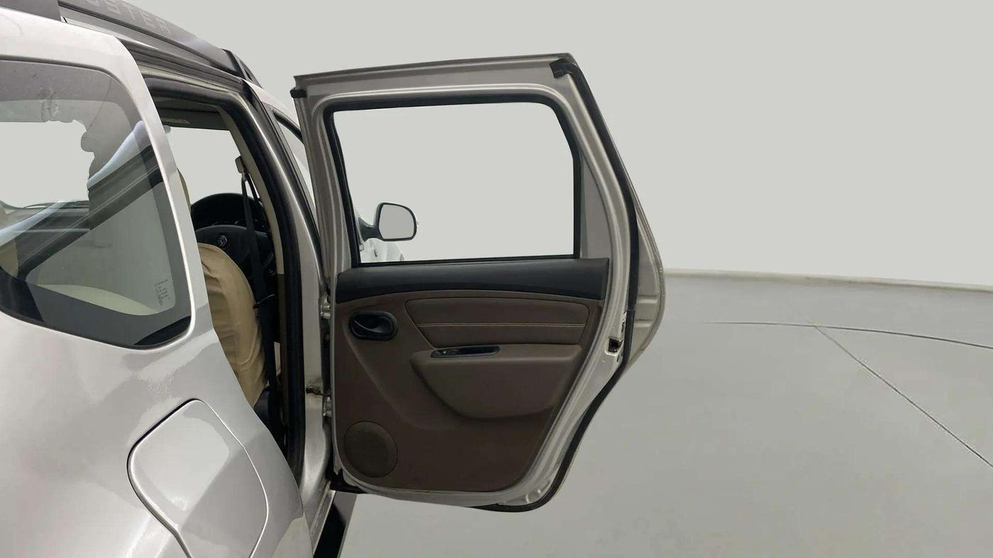 2019 Renault Duster RXS CVT, CNG, Automatic, 49,990 km, RHS Rear Door