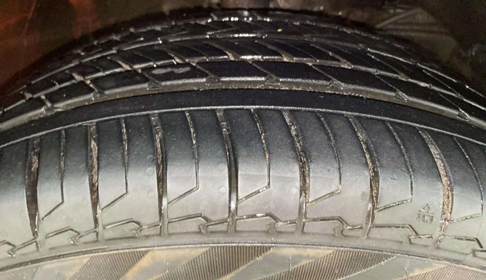 2019 Toyota Glanza V, Petrol, Manual, 69,052 km, Right Front Tyre Tread