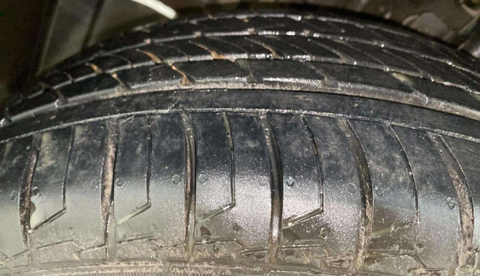 2019 Toyota Glanza V, Petrol, Manual, 69,052 km, Left Front Tyre Tread