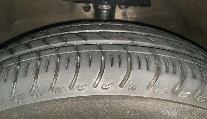 2012 Maruti Ritz VXI, Petrol, Manual, 56,426 km, Left Front Tyre Tread