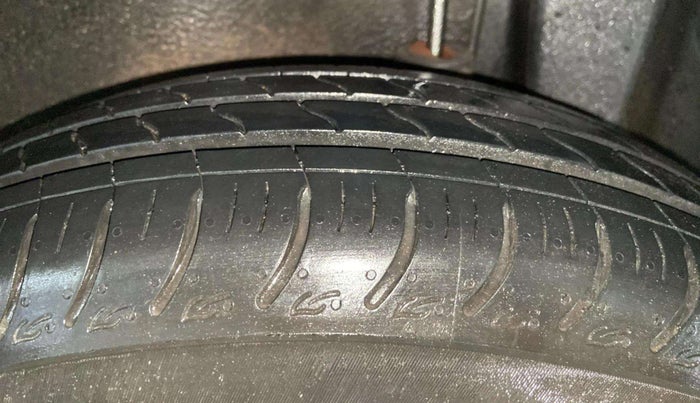 2012 Maruti Ritz VXI, Petrol, Manual, 56,426 km, Left Rear Tyre Tread