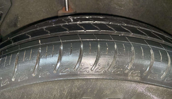 2012 Maruti Ritz VXI, Petrol, Manual, 56,426 km, Right Rear Tyre Tread