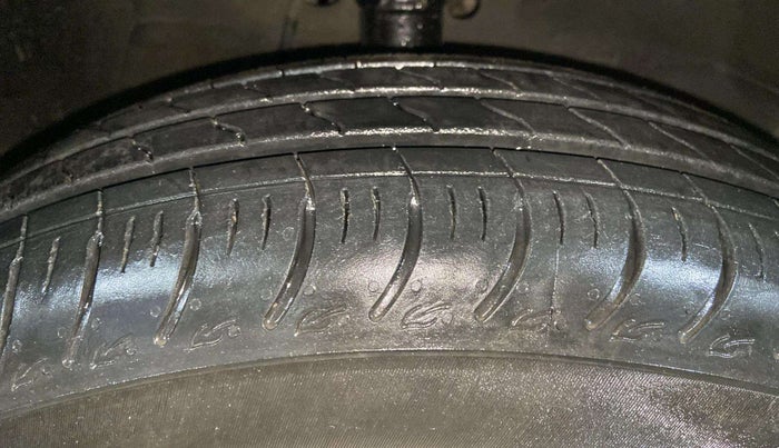 2012 Maruti Ritz VXI, Petrol, Manual, 56,426 km, Right Front Tyre Tread