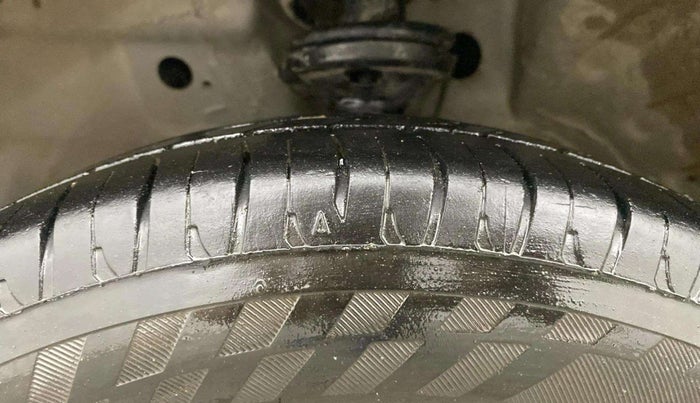 2015 Maruti Wagon R Stingray VXI, CNG, Manual, 72,366 km, Left Front Tyre Tread