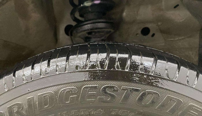 2015 Maruti Wagon R Stingray VXI, CNG, Manual, 72,366 km, Right Front Tyre Tread