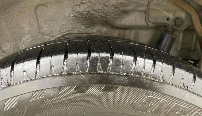 2015 Maruti Wagon R Stingray VXI, CNG, Manual, 72,366 km, Left Rear Tyre Tread