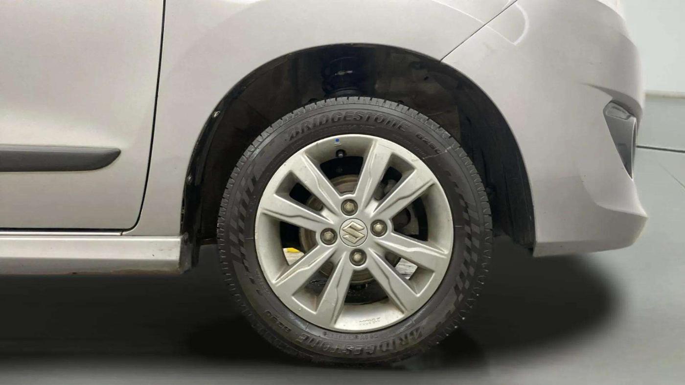2015 Maruti Wagon R Stingray VXI, CNG, Manual, 72,366 km, Right Front Wheel