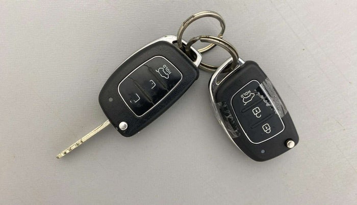 2014 Hyundai Xcent S 1.2, Petrol, Manual, 77,423 km, Key Close Up