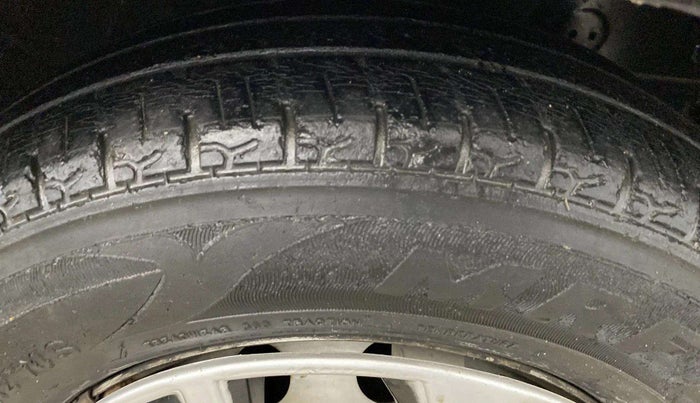 2016 Hyundai Eon D-LITE+, Petrol, Manual, 42,117 km, Right Front Tyre Tread