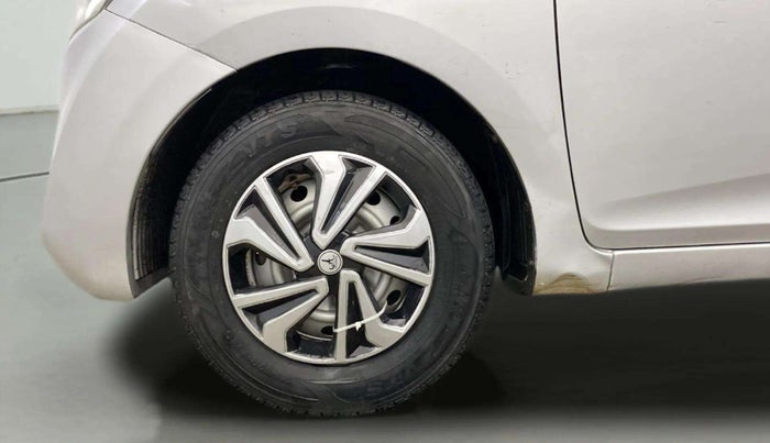 2016 Hyundai Eon D-LITE+, Petrol, Manual, 42,117 km, Left Front Wheel