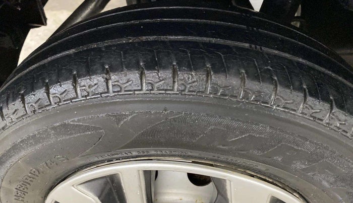 2016 Hyundai Eon D-LITE+, Petrol, Manual, 42,117 km, Left Front Tyre Tread