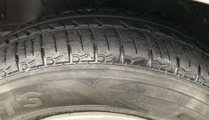 2016 Hyundai Eon D-LITE+, Petrol, Manual, 42,117 km, Left Rear Tyre Tread