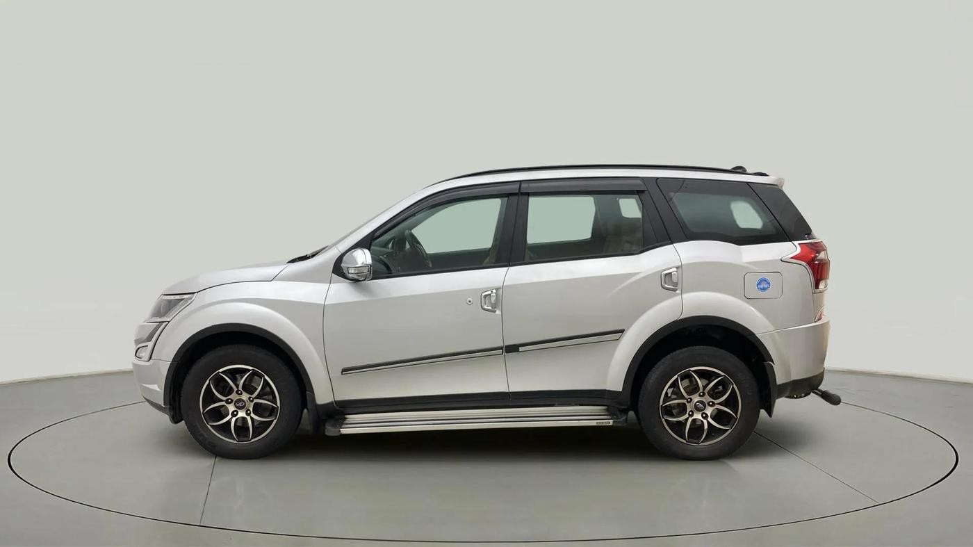 2020 Mahindra XUV500 W7, Diesel, Manual, 64,368 km, Left Side