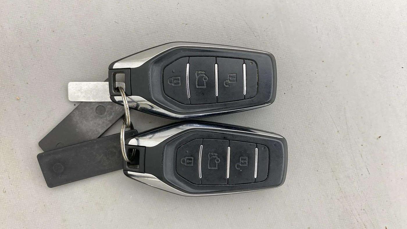 2020 Mahindra XUV500 W7, Diesel, Manual, 64,368 km, Key Close Up
