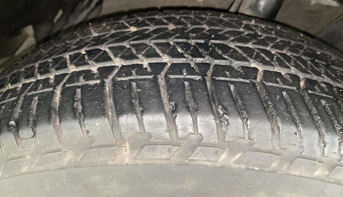 2020 Mahindra XUV500 W7, Diesel, Manual, 64,368 km, Right Front Tyre Tread
