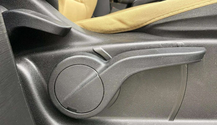 2020 Mahindra XUV500 W7, Diesel, Manual, 64,368 km, Driver Side Adjustment Panel