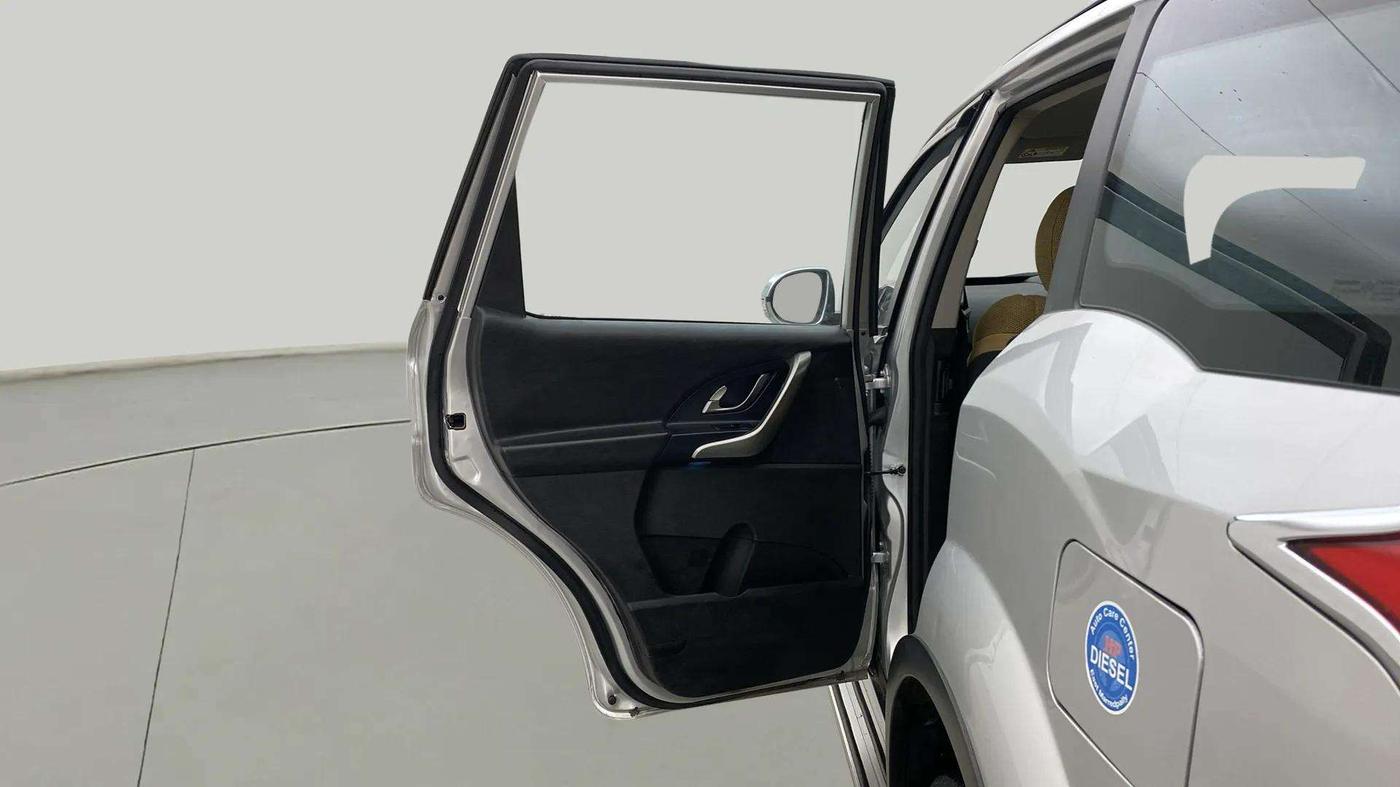2020 Mahindra XUV500 W7, Diesel, Manual, 64,368 km, LHS Rear Door