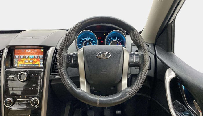 2020 Mahindra XUV500 W7, Diesel, Manual, 64,368 km, Steering Wheel Close Up