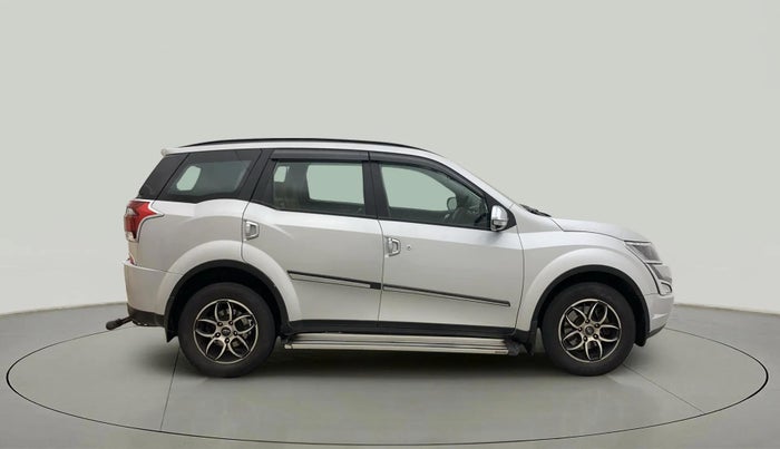2020 Mahindra XUV500 W7, Diesel, Manual, 64,368 km, Right Side View