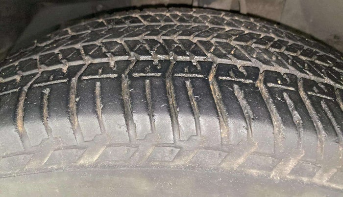 2020 Mahindra XUV500 W7, Diesel, Manual, 64,368 km, Left Front Tyre Tread