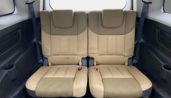 2020 Mahindra XUV500 W7, Diesel, Manual, 64,368 km, Third Seat Row ( optional )