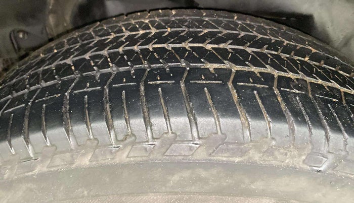 2020 Mahindra XUV500 W7, Diesel, Manual, 64,368 km, Right Rear Tyre Tread