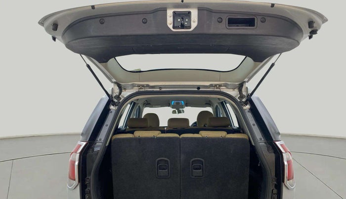 2020 Mahindra XUV500 W7, Diesel, Manual, 64,368 km, Boot Door Open