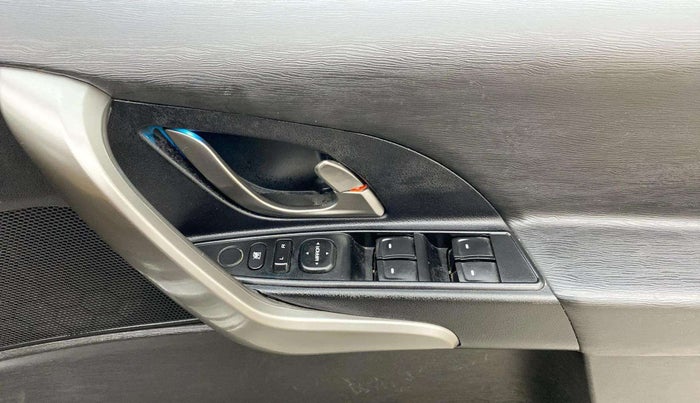 2020 Mahindra XUV500 W7, Diesel, Manual, 64,368 km, Driver Side Door Panels Control