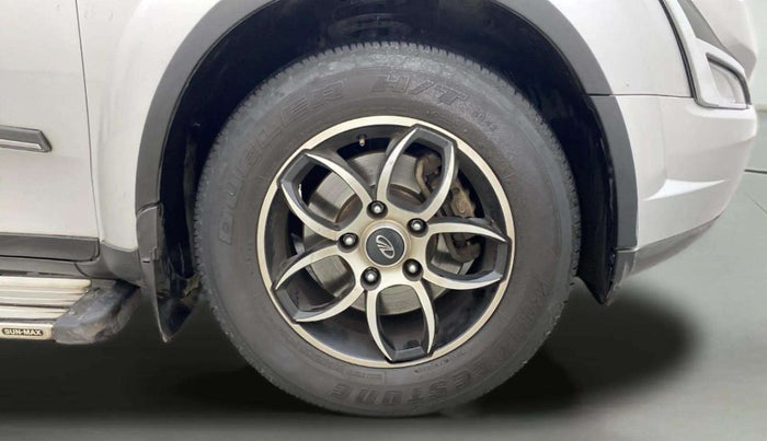 2020 Mahindra XUV500 W7, Diesel, Manual, 64,368 km, Right Front Wheel