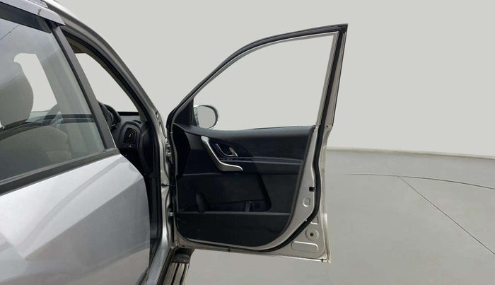 2020 Mahindra XUV500 W7, Diesel, Manual, 64,368 km, RHS Front Door
