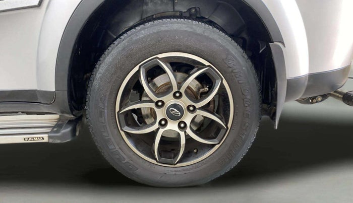 2020 Mahindra XUV500 W7, Diesel, Manual, 64,368 km, Left Rear Wheel